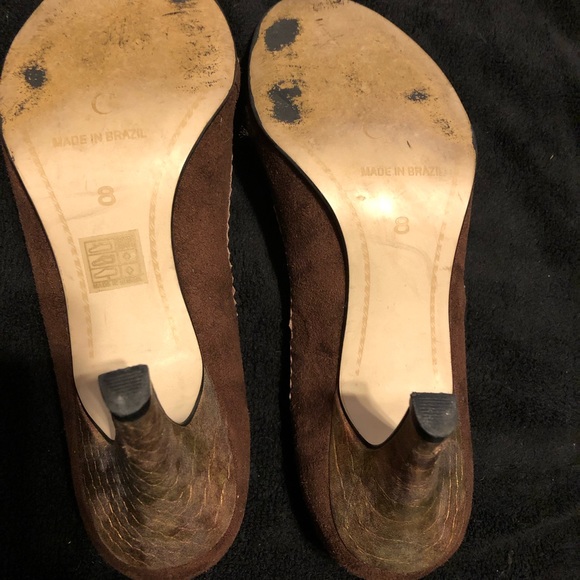 Brown with copper accent size 8 pumps FREE WITH PURCHASE JUST BUNDLE - Picture 3 of 5